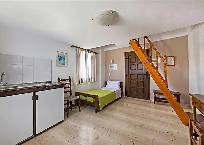 Ifestos Lägenhetshotell Fira (Santorini)