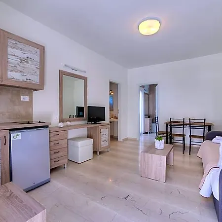 Ifestos Aparthotel
