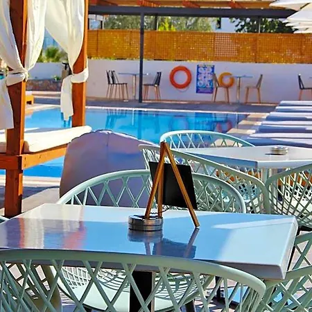 Ifestos Aparthotel Firá