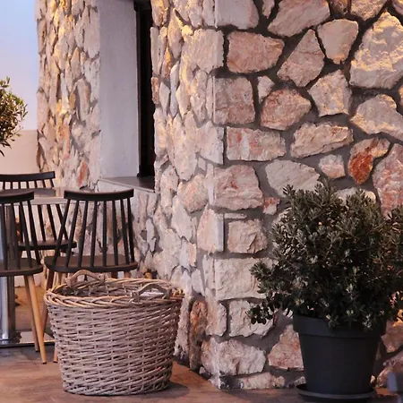 Ifestos Aparthotel 3*
